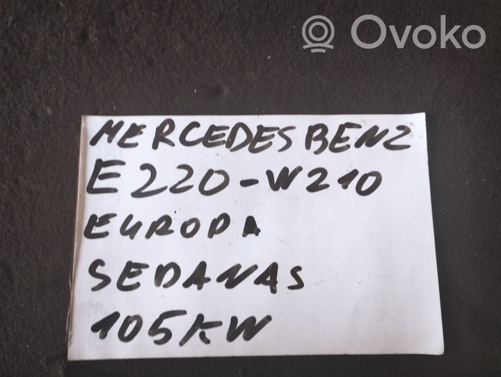 Mercedes-Benz E W210 Obudowa klamki wewnętrznej drzwi przednich A2107660464