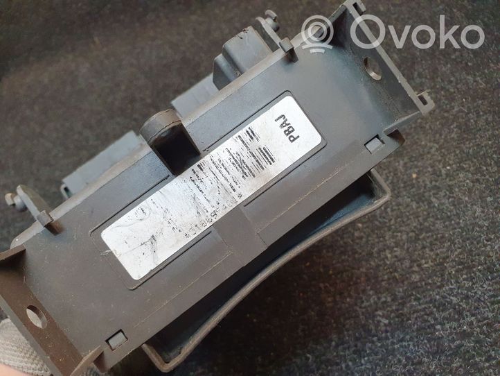 Renault Laguna II Module de fusibles 518095401