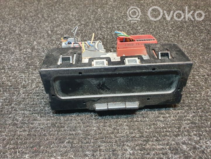 Renault Clio II Monitor / wyświetlacz / ekran P8200028364A