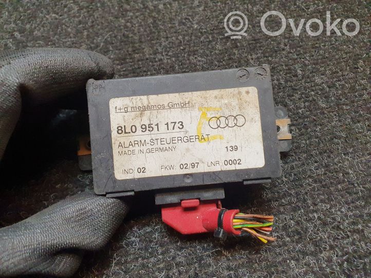 Audi A3 S3 8L Boîtier module alarme 8L0951173