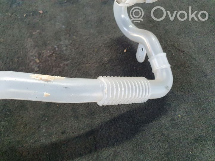 Toyota Avensis T250 Tubo flessibile del liquido di raffreddamento del motore 8723305020