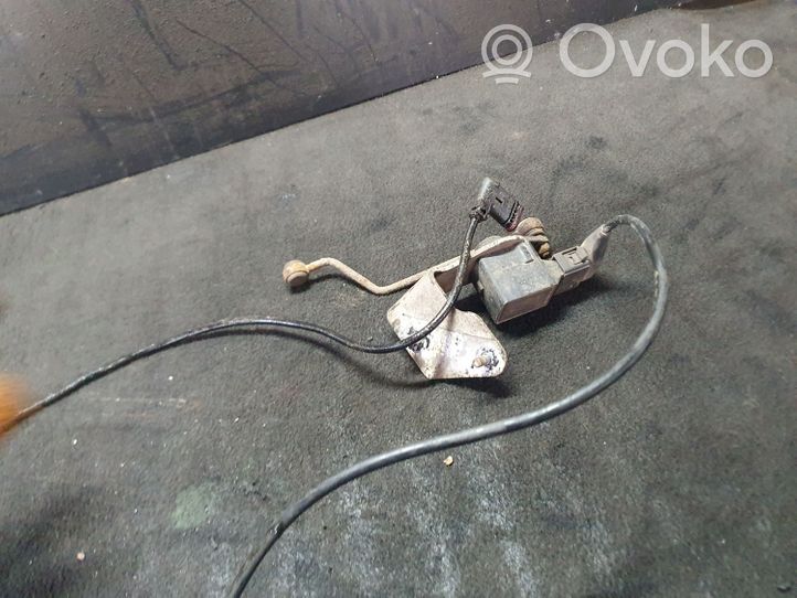 Mercedes-Benz E W211 Rear air suspension level height sensor 