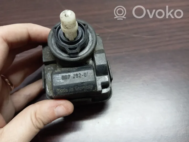 Volkswagen PASSAT B5 Headlight level adjustment motor 3A0941295