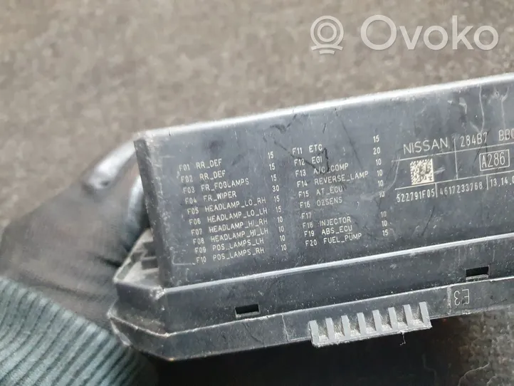 Nissan Qashqai Saugiklių blokas 284B7BB03E