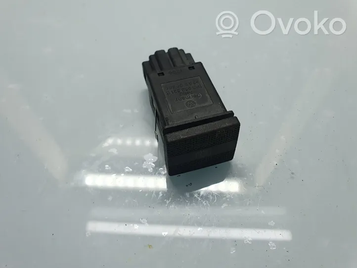 Volkswagen Golf III Windscreen/window heater switch 1H0959621B