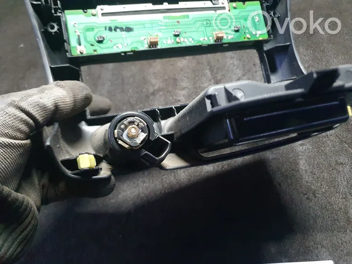 Toyota Yaris Verso Cadre, panneau d'unité radio / GPS 7411152010