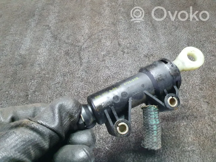 BMW 3 E46 Główny cylinder sprzęgła 21526758822