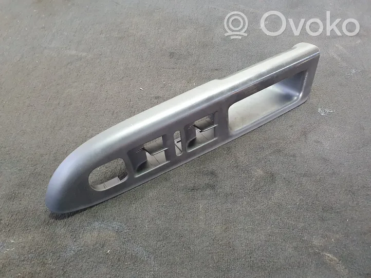 Volkswagen Golf Plus Moldura del interruptor de la ventana de la puerta delantera 5M1867371C