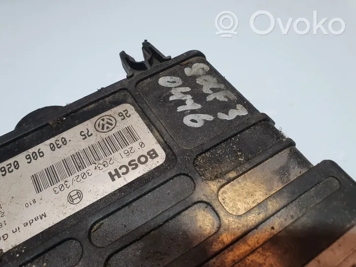 Volkswagen Golf III Calculateur moteur ECU 030906026R