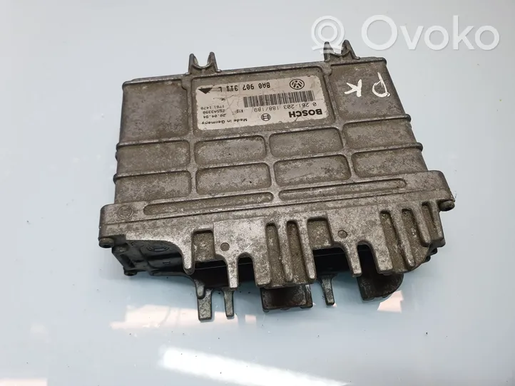 Volkswagen PASSAT B4 Calculateur moteur ECU 8A0907311L