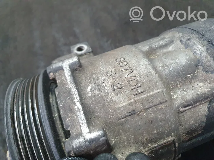 Opel Vectra C Ilmastointilaitteen kompressorin pumppu (A/C) 13171593