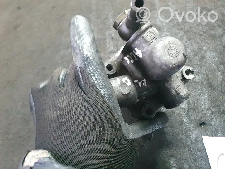 Audi A6 S6 C4 4A Pompe de direction assistée 7681955265