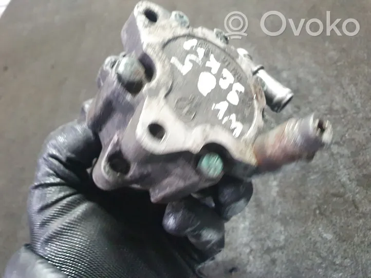 Volkswagen PASSAT B5.5 Power steering pump 8D0115156T