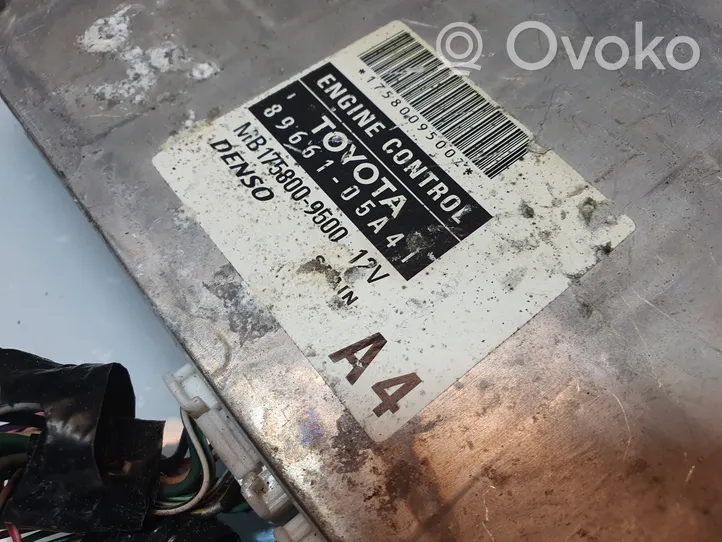 Toyota Avensis T250 Calculateur moteur ECU 8966105A41