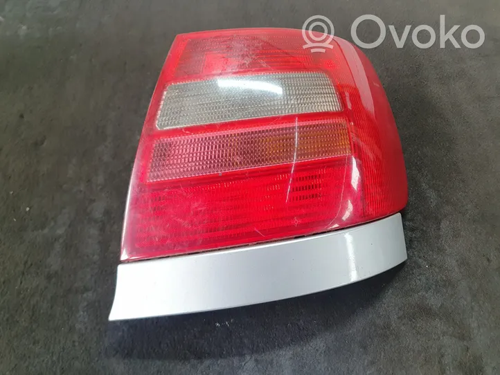 Audi A4 S4 B5 8D Lampa tylna 