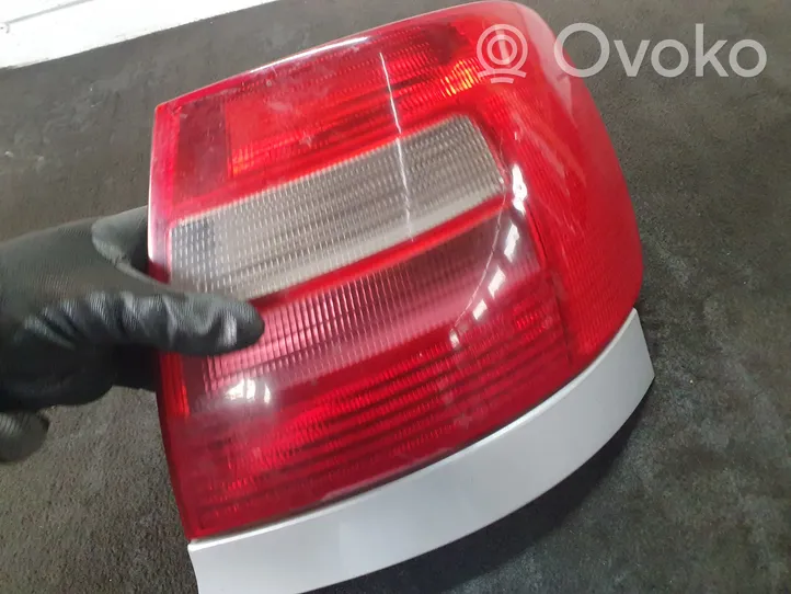 Audi A4 S4 B5 8D Lampa tylna 