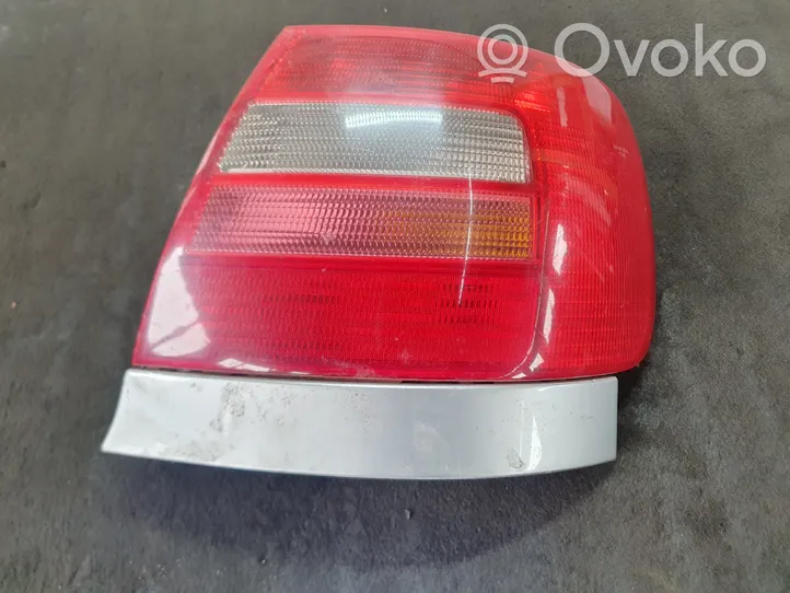 Audi A4 S4 B5 8D Lampa tylna 