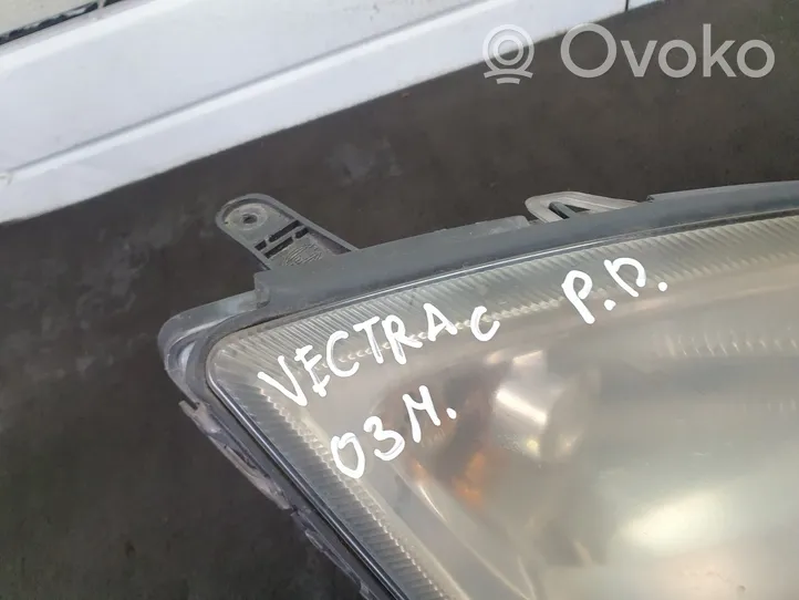 Opel Vectra C Lampa przednia 15588800