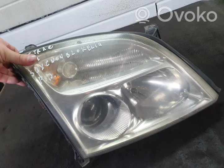 Opel Vectra C Lampa przednia 15588800