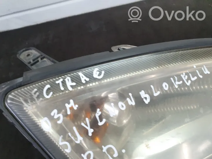 Opel Vectra C Lampa przednia 15588800