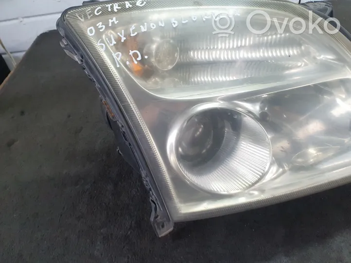 Opel Vectra C Lampa przednia 15588800