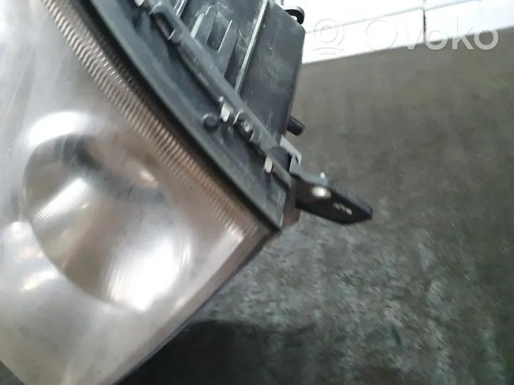 Opel Vectra C Lampa przednia 15588700