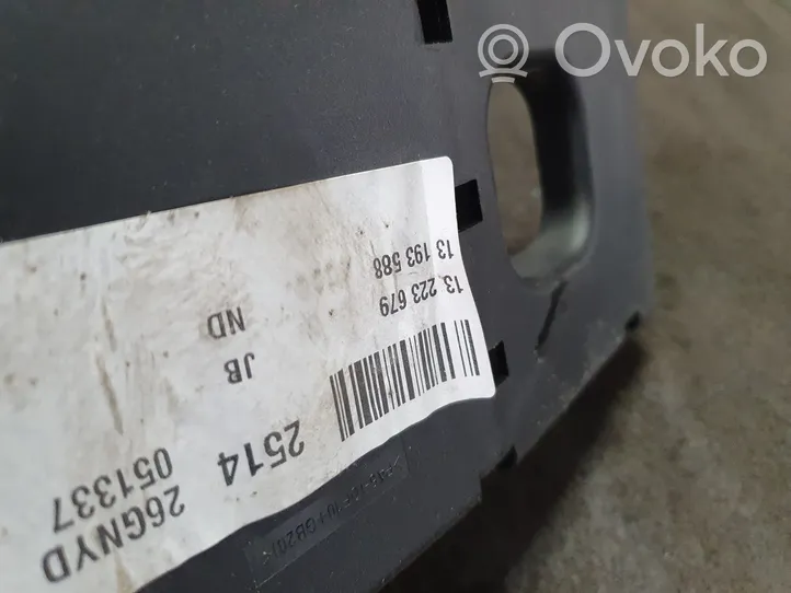 Opel Vectra C Module de fusibles 13223679