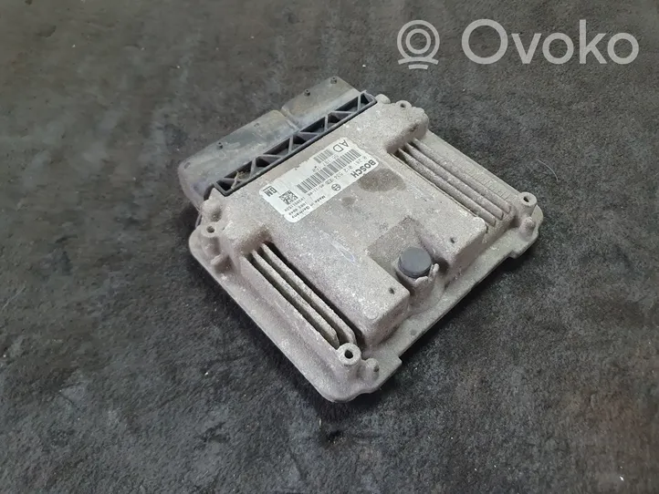 Opel Vectra C Dzinēja vadības bloks 0281012534