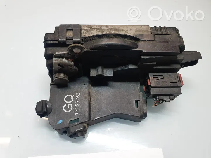 Opel Vectra C Front door lock 13157762