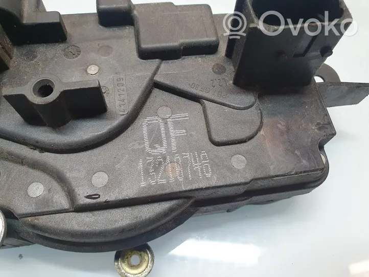 Opel Astra H Front door lock 13210748