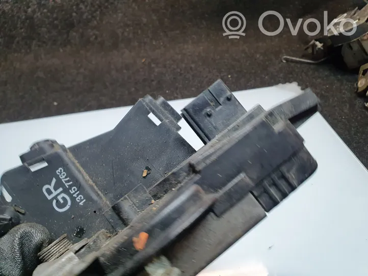 Opel Vectra C Front door lock 13157763