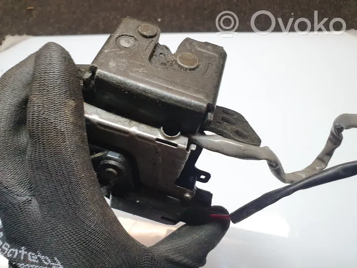 Toyota Corolla Verso AR10 Loading door lock 