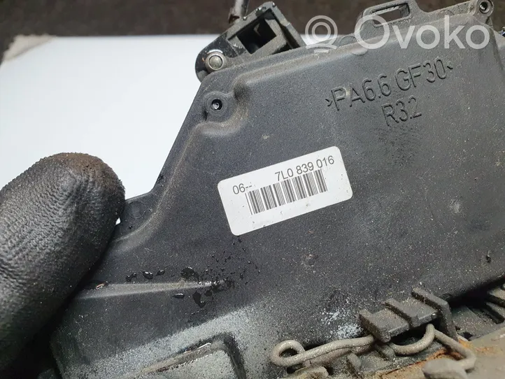 Volkswagen Golf V Zamek drzwi tylnych 7L0839016