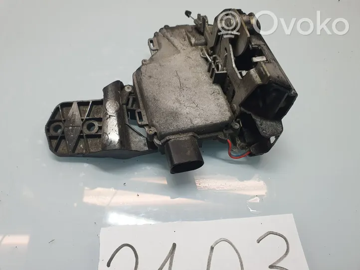 Volkswagen PASSAT B5 Front door lock 117666103