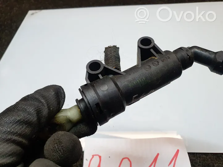 BMW 5 E60 E61 Główny cylinder sprzęgła 69058989