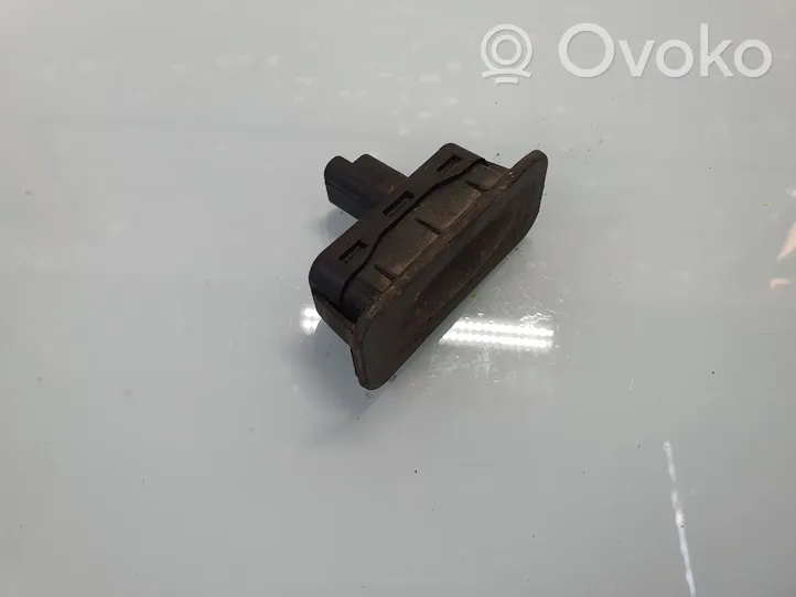 Renault Megane II Bouton interrupteur ouverture du coffre 8200076250