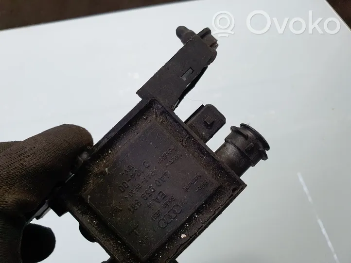 Audi A4 S4 B5 8D Oven keskuslukituksen ohjausyksikön moduuli 4A0959981