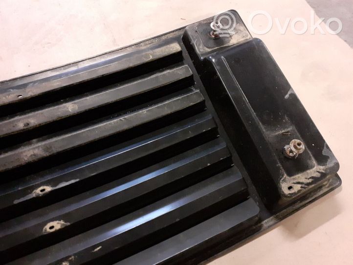 Hummer H2 Grille calandre de capot 15063080