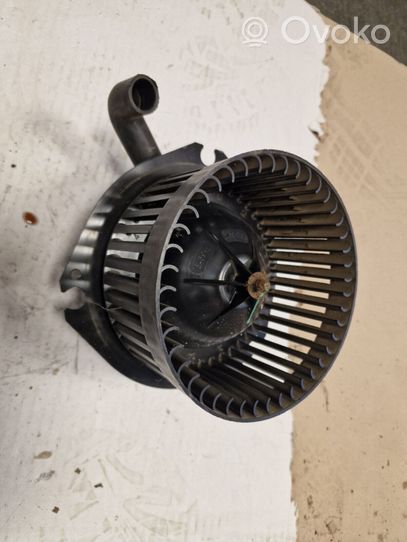 Chevrolet Tahoe Heater fan/blower 52479889