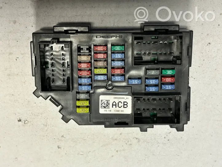 Chevrolet Suburban Fuse box set 20828606