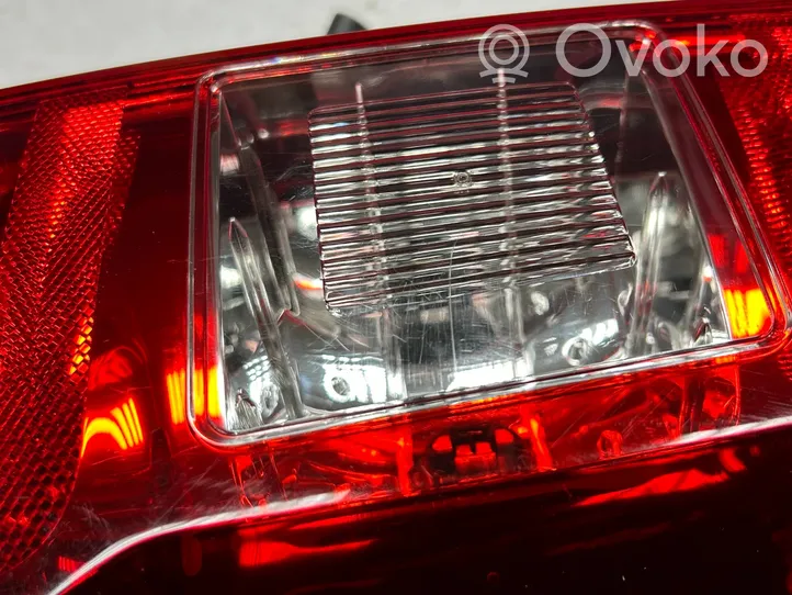 Chevrolet Suburban Lampa tylna 25934724