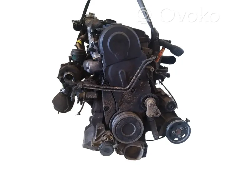 Volkswagen PASSAT B5 Moottori AJM