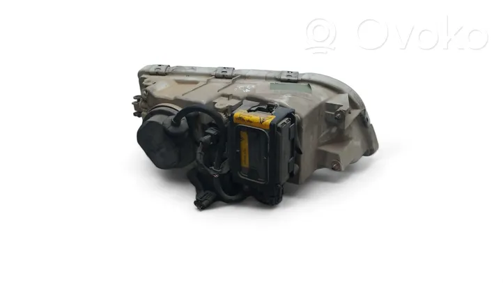 Volvo S40, V40 Lampa przednia 30859759