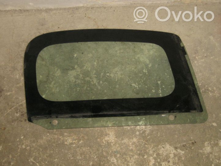 Mazda Demio Fenêtre latérale avant / vitre triangulaire 