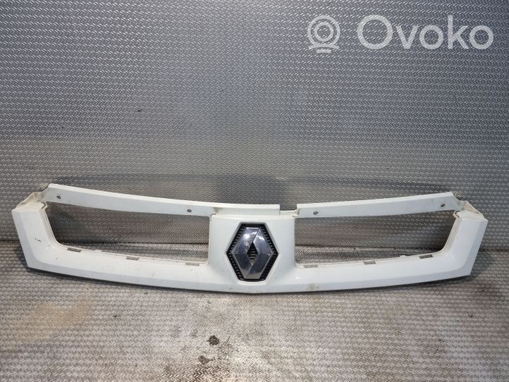 Renault Master II Front bumper upper radiator grill 8200233765