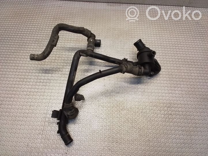 Volkswagen Caddy Tubo flessibile del liquido di raffreddamento del motore 03L121111