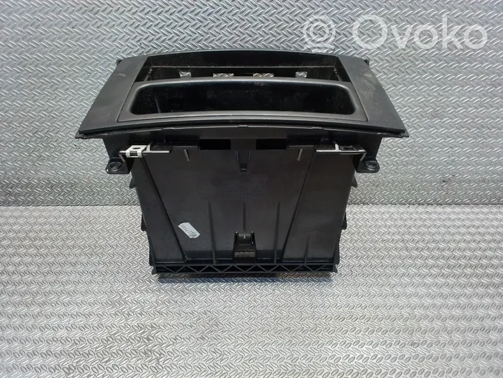 Volkswagen Crafter Verkleidung Radio / Navigation A9066890531