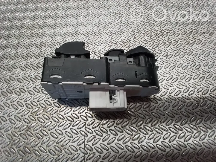 Toyota Proace Electric window control switch 96783350ZD