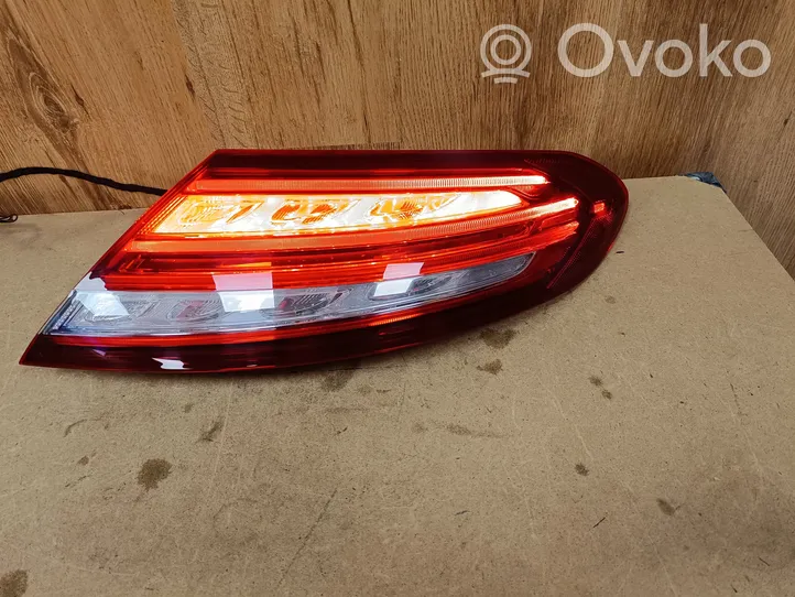 Mercedes-Benz C AMG W205 Lampa tylna A2059066600