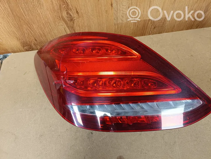 Mercedes-Benz C W205 Lampa tylna A2059062002